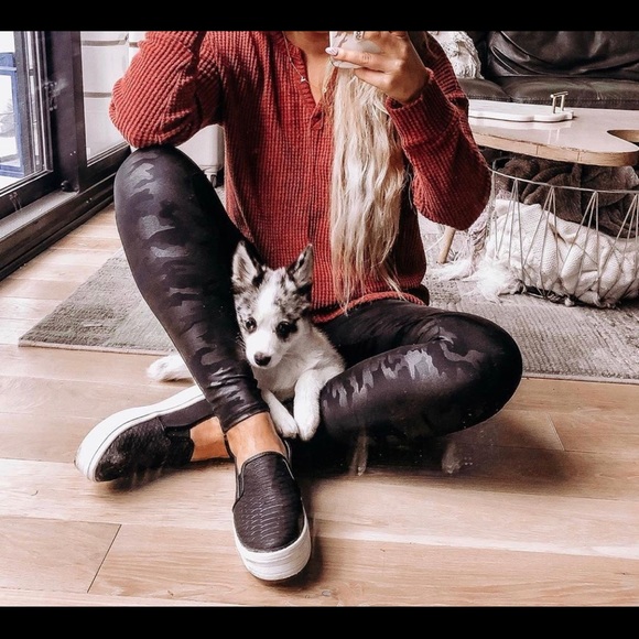 NWT SPANX LEGGINGS MATTE BLACK CAMO - Picture 6 of 8